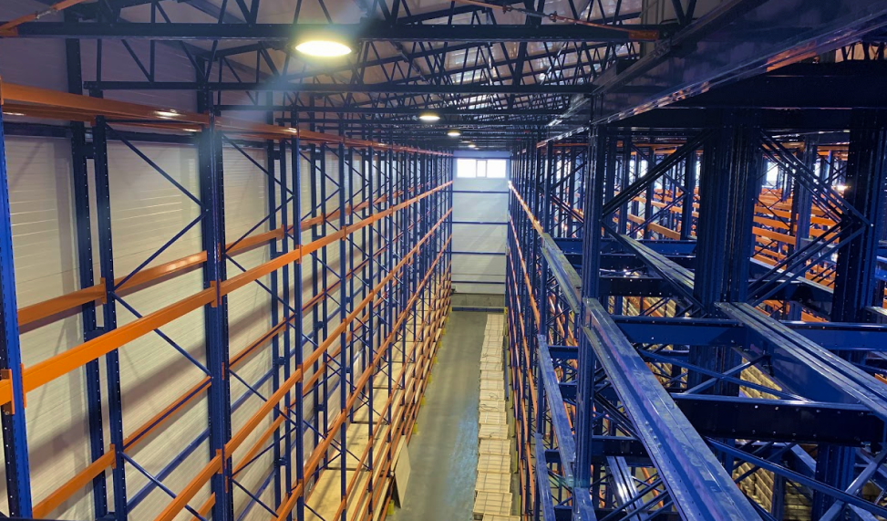 Самонесущий склад на мезонинной конструкции