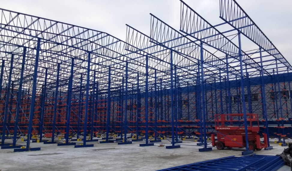 Быстровозводимый склад на консольных стеллажах