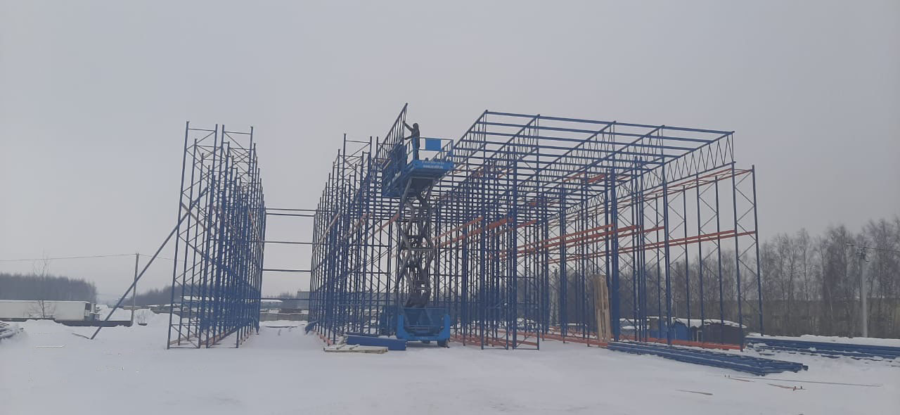 Установка каркаса самонесущего склада