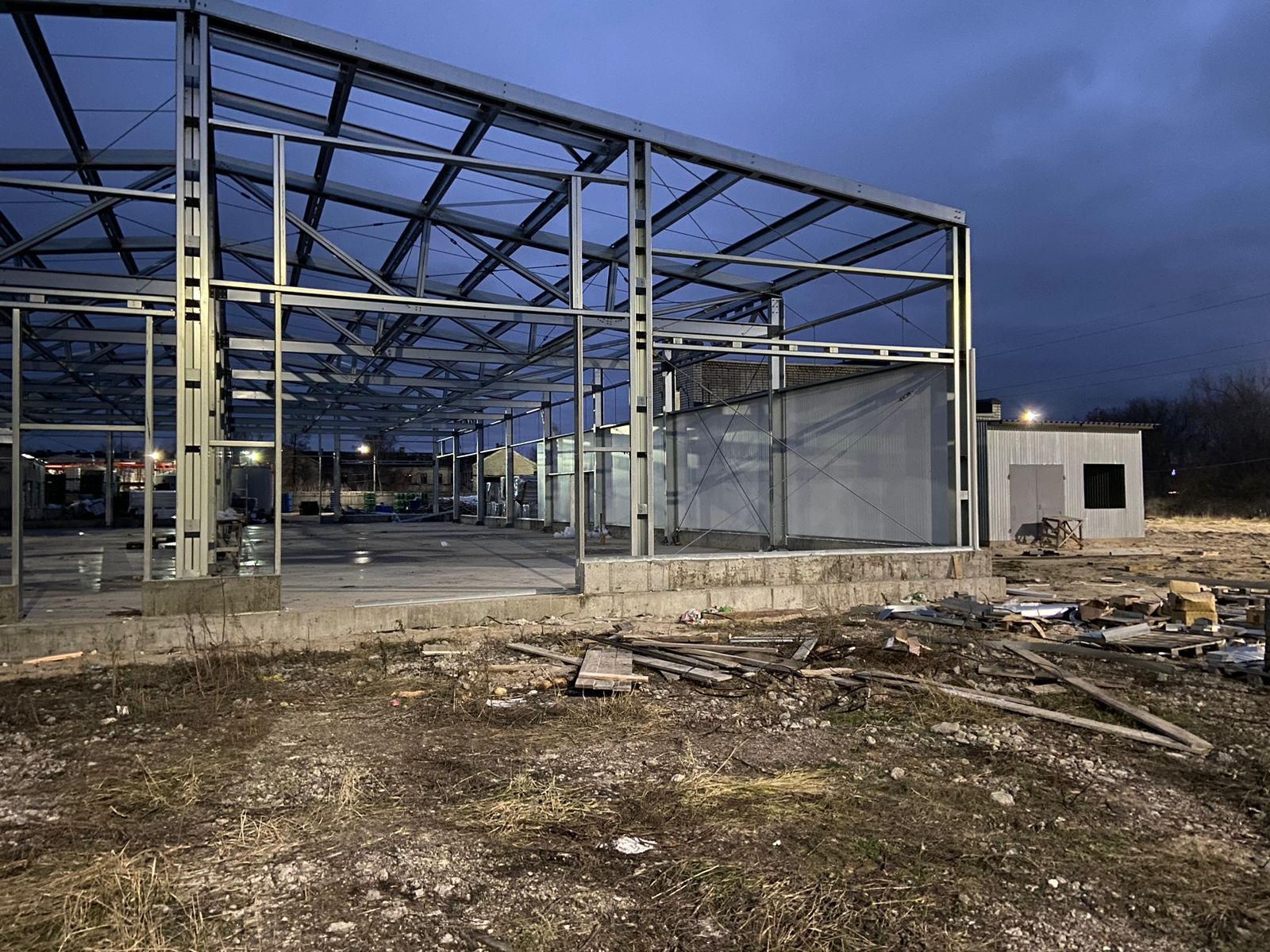 Монтаж каркаса ангара на базе ЛСТК