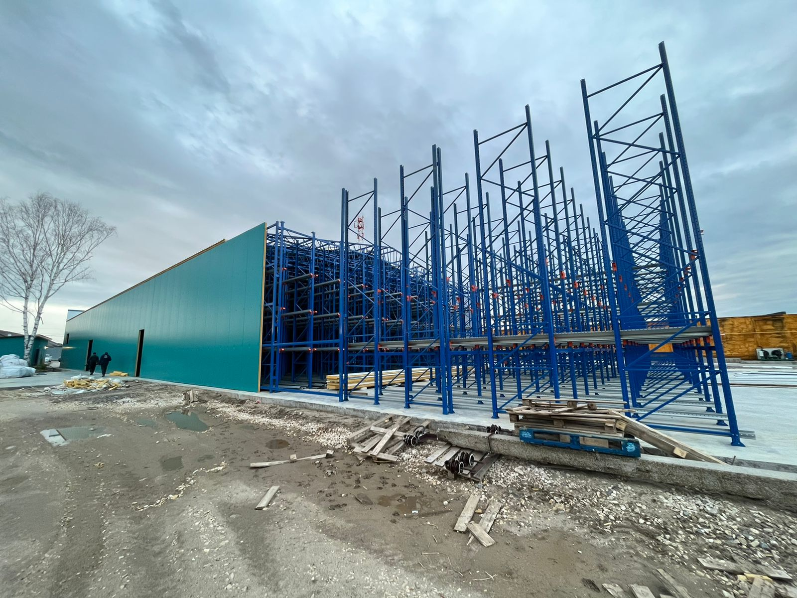 Обшивка склада сэндвичем