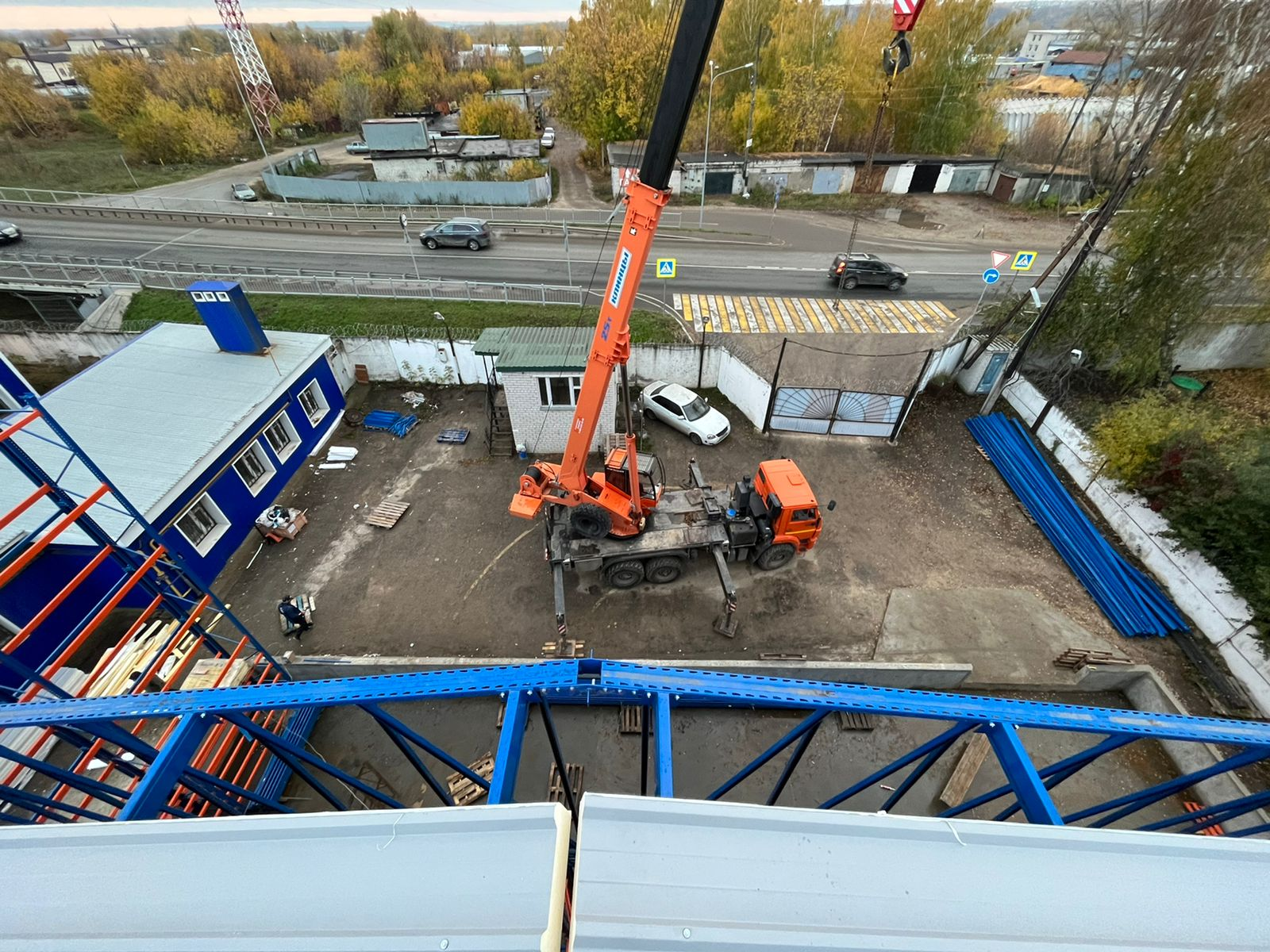 Работы по обшивке сэндвич-панелями