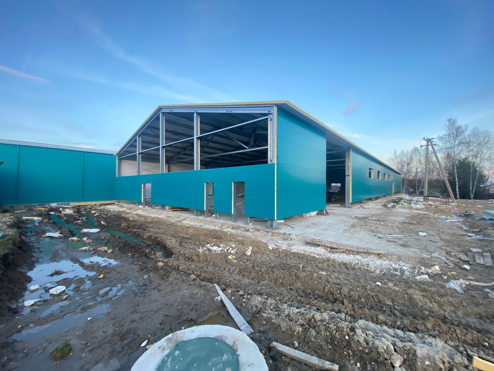 Устройство проёмов в сэндвич-панелях для снс склада из ЛСТК