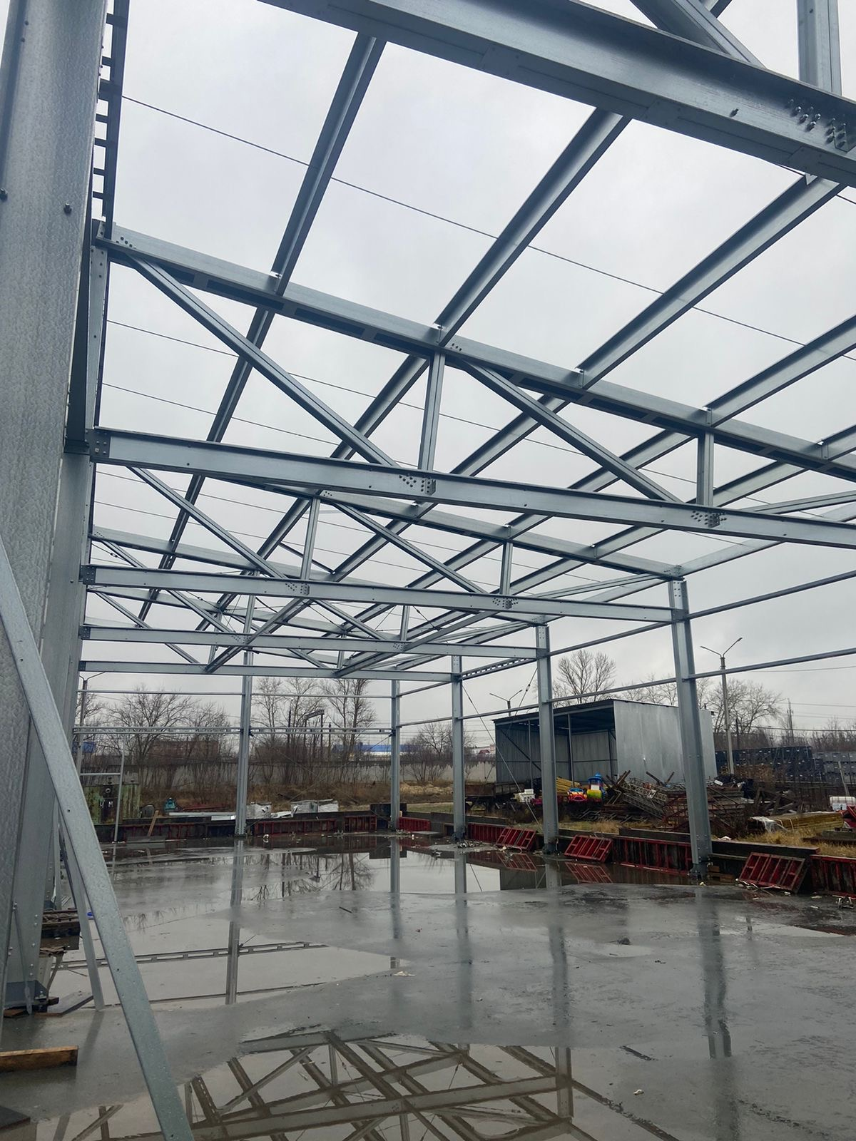 Монтаж кровельной системы для ангара из ЛСТК