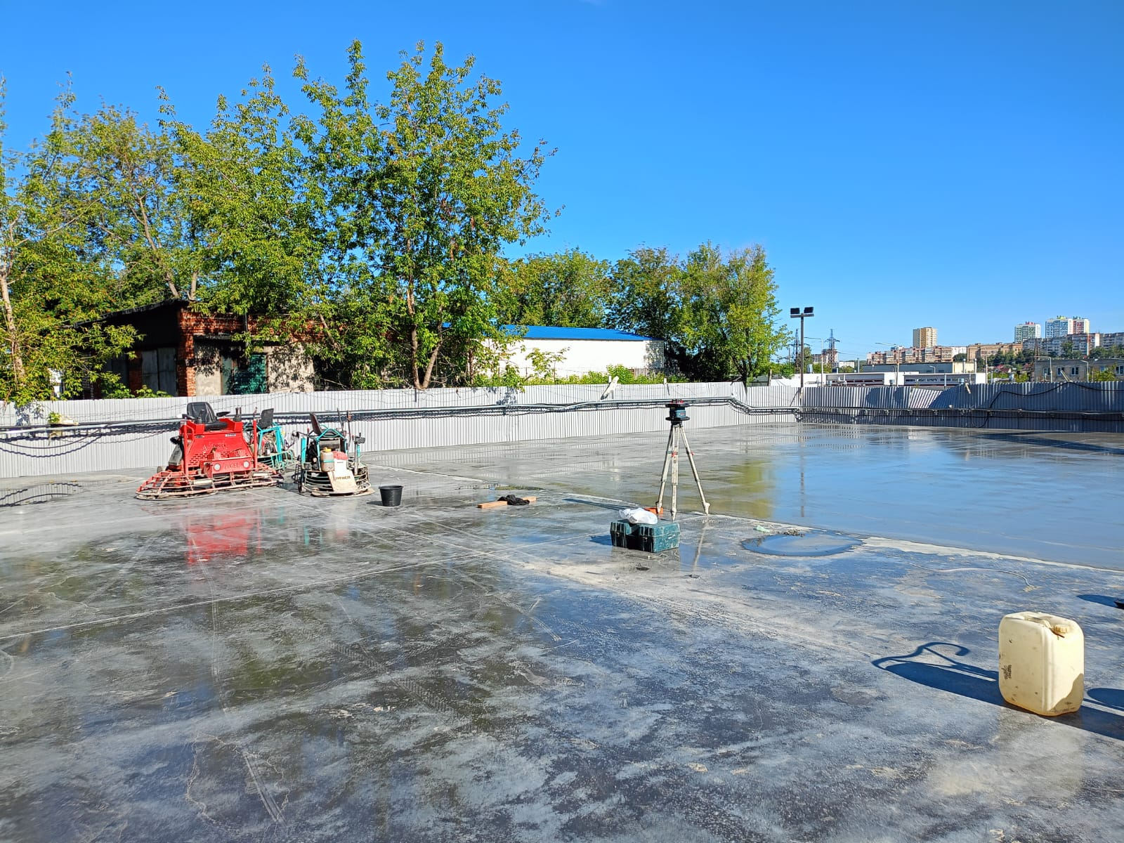 Выполнение геодезической съёмки при строительстве самонесущего склада