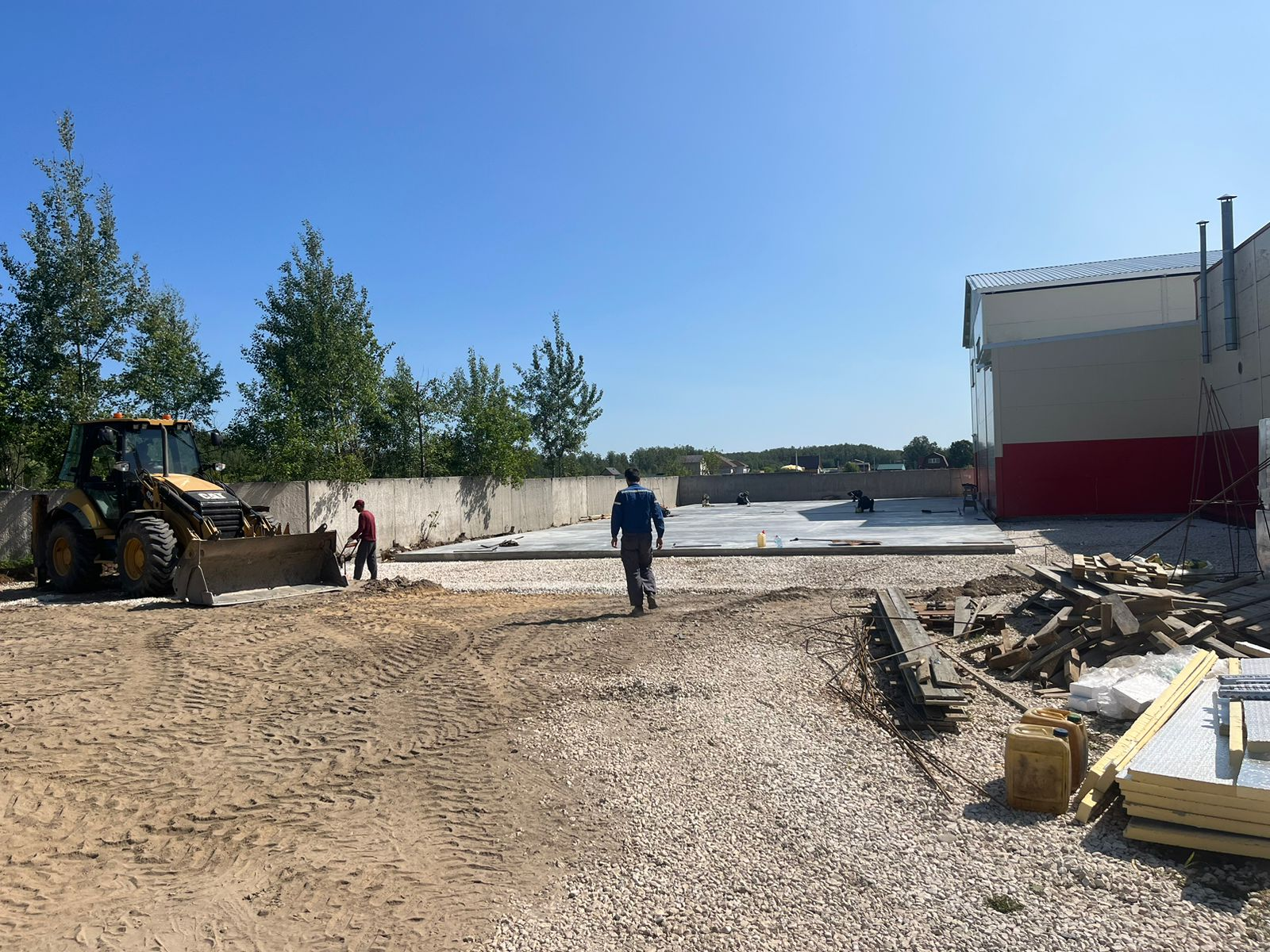 Заливка бетонной подушки для снс склада