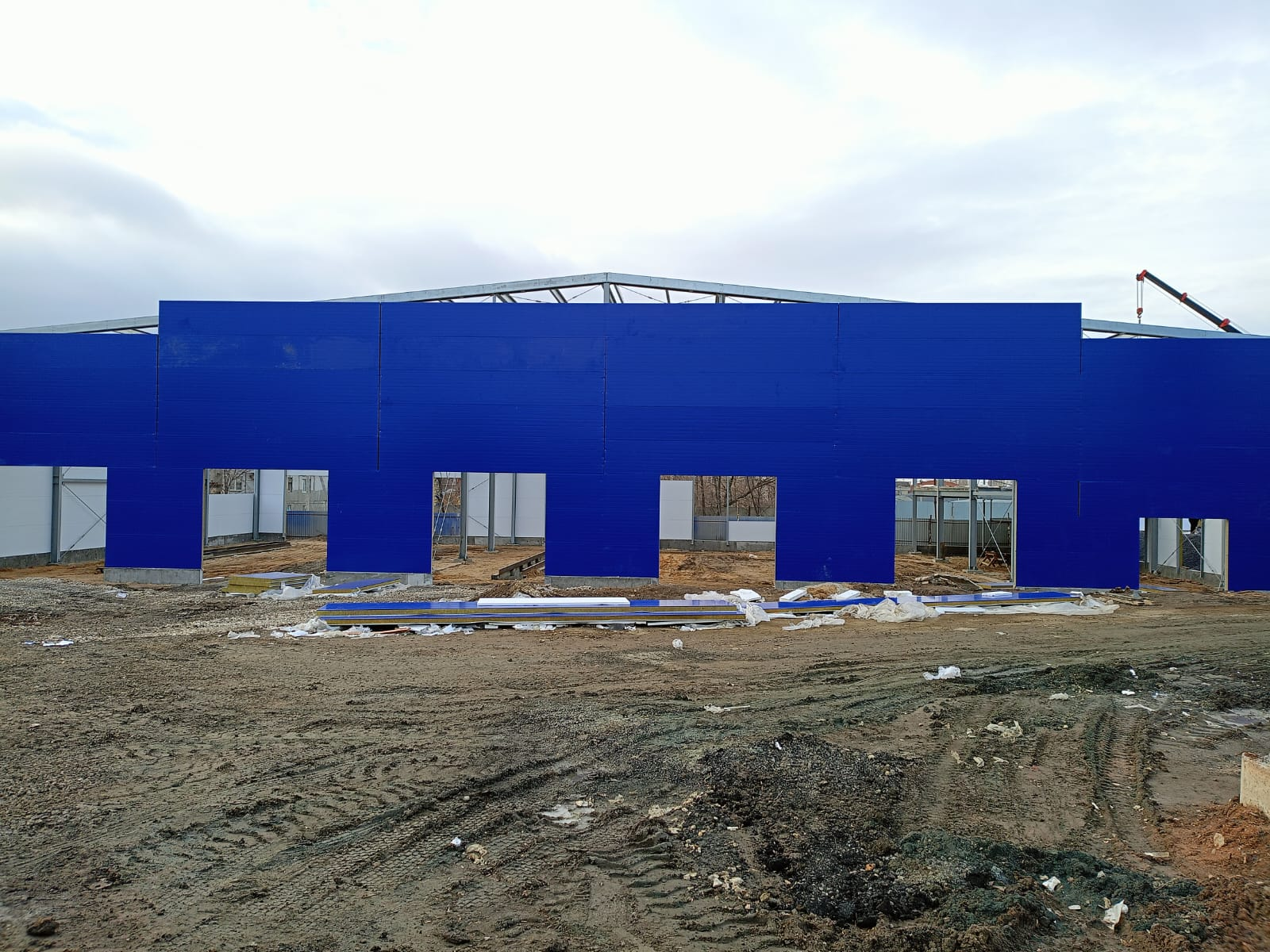 Обшивка склада сэндвич-панелями PIR