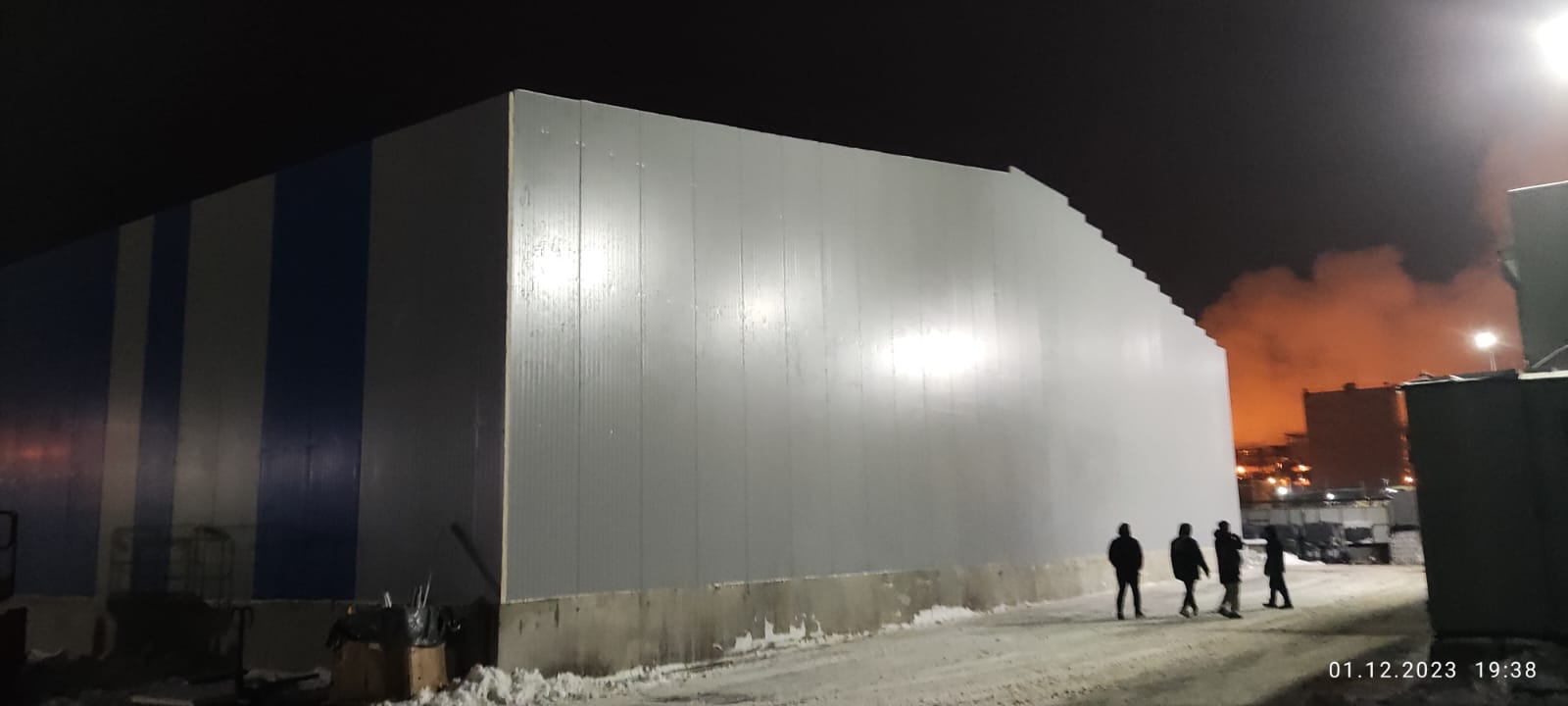 Монтаж сэндвич-панелей для самонесущего склада