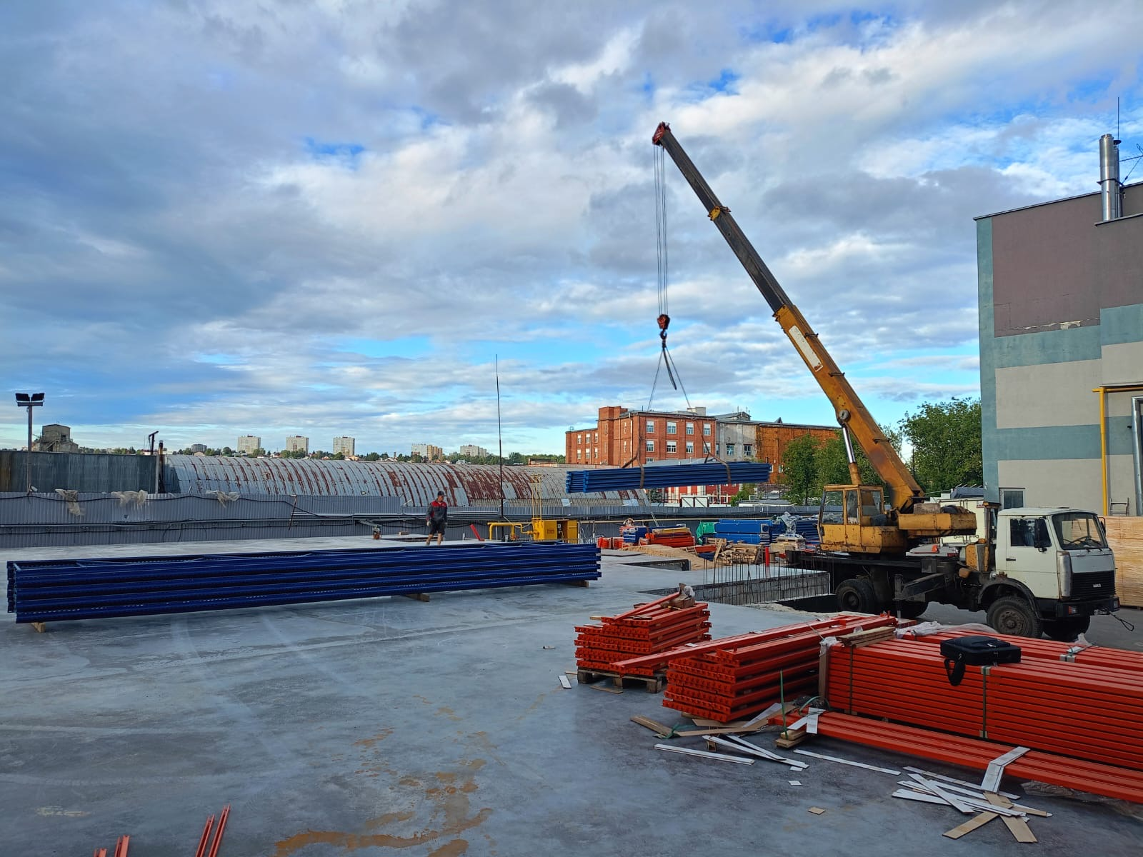 Перемещение оборудования для снс склада на фундамент