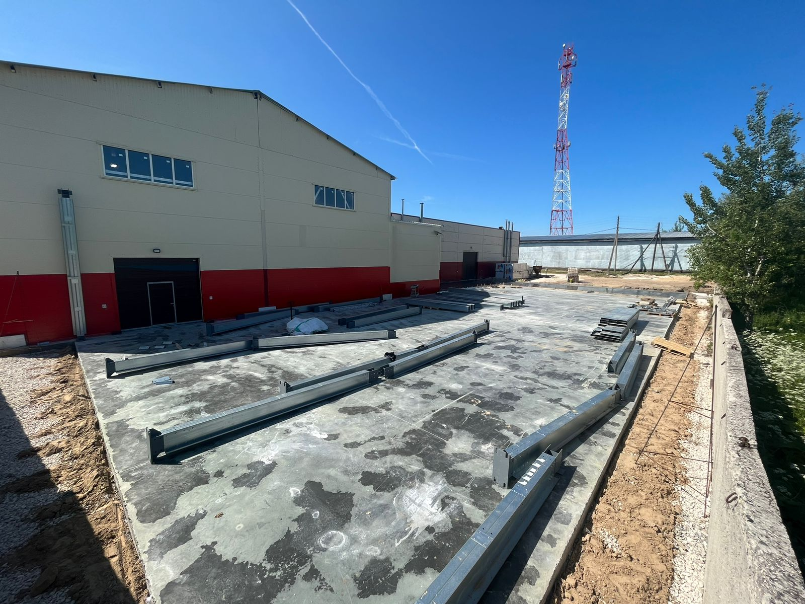 Сборка опорных колонн для склада ЛСТК