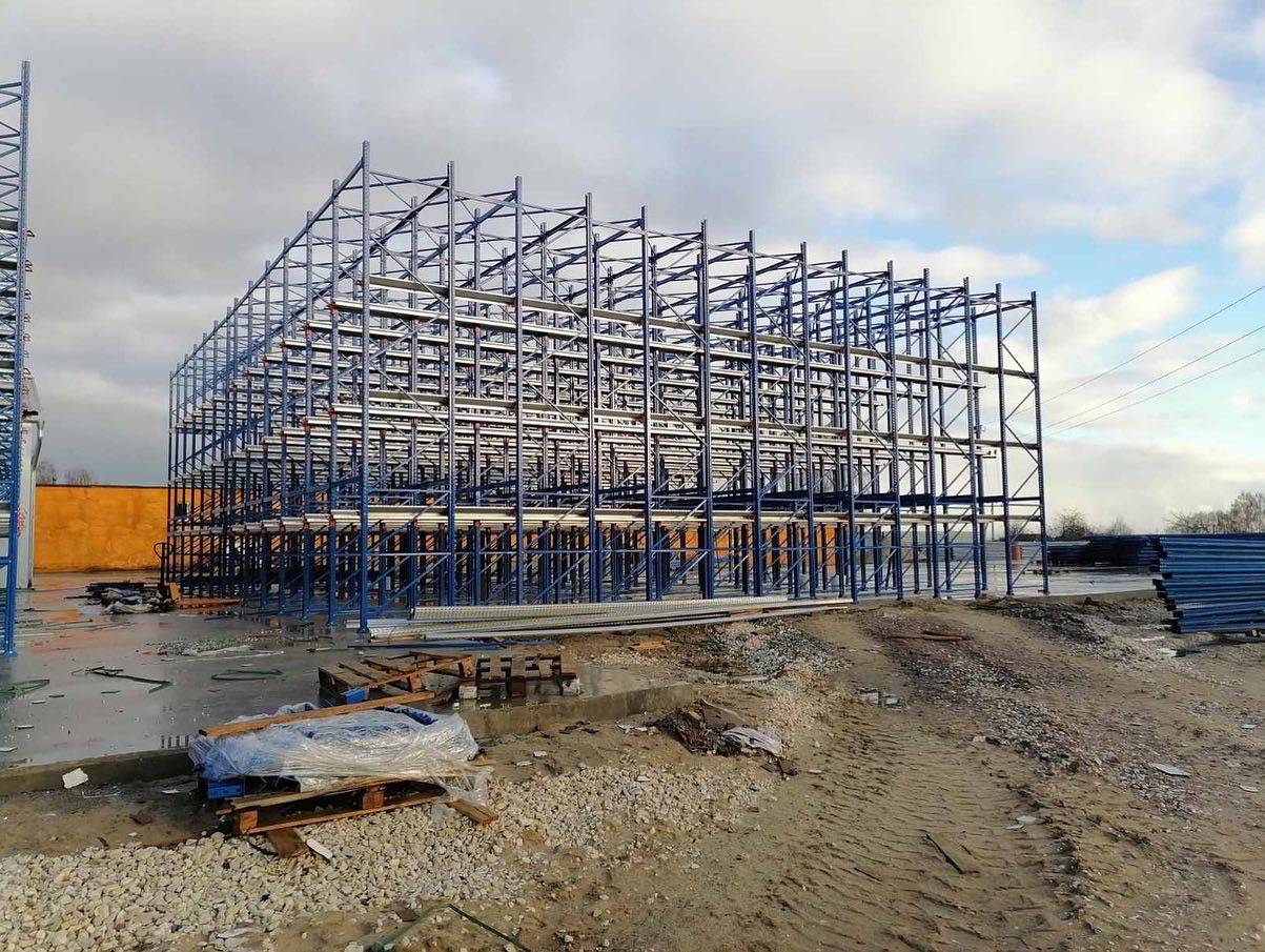 Строительство самонесущего склада на базе глубинных стеллажей