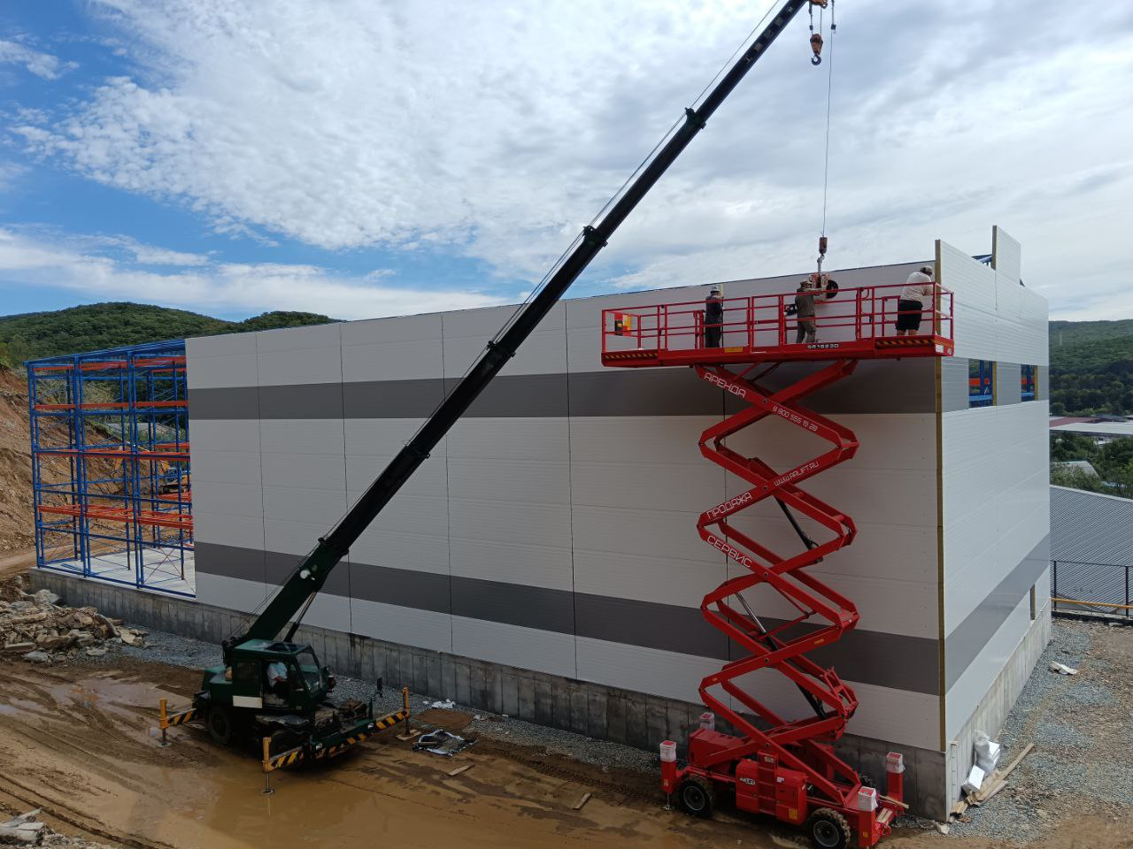 Этапы обшивки самонесущего склада.